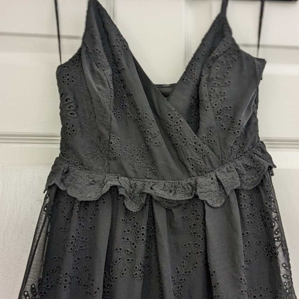 LULUS Black Eyelet Tiered Midi Dress XS (NWT) - Picture 7 of 9
